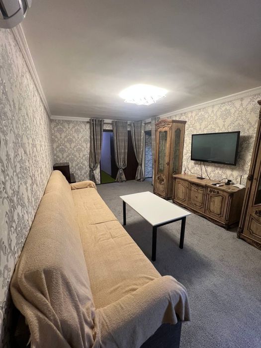 Сдается 3x комнатная квартира 
C обстановкой 
Район: Радуга
Этаж: 2
Це