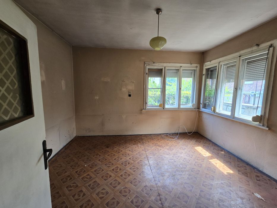 БЕЗ КОМИСИОН ОТ КУПУВАЧА  Къща в гр.Казанлък, в тих и спокоен квартал