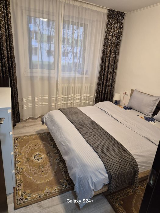 închiriez apartament la parter