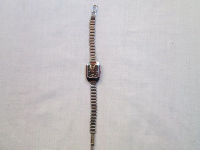 ROSHT швейцарски дамски часовник с 4 диаманта на циферблата.