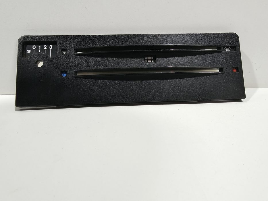 panou ventilație original audi 80 coupe typ81

cod oe:  811 819 075 f
