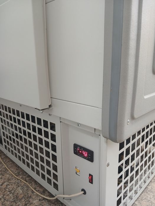 Продам витринный холодильники.