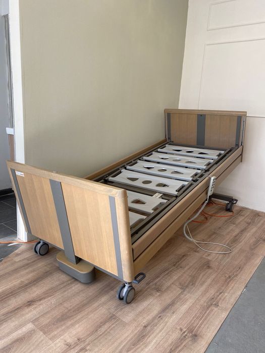 Vând pat medical de spital pentru bolnavi