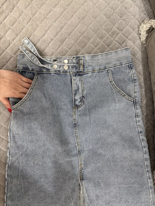 Джинсовая юбка ниже колен