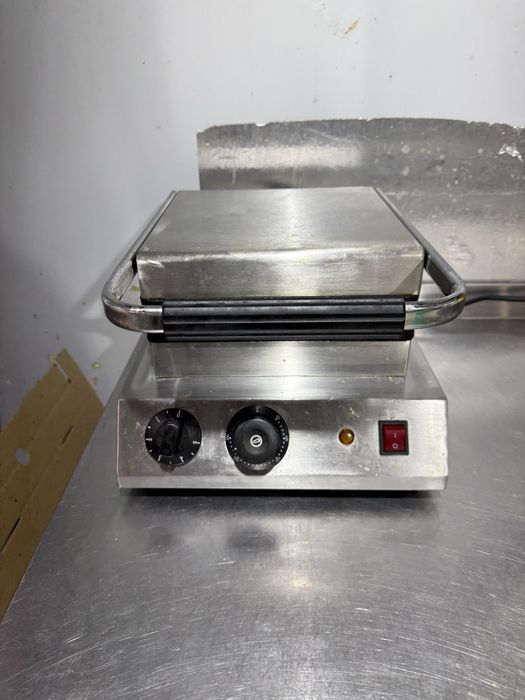 Вафельница профессиональная