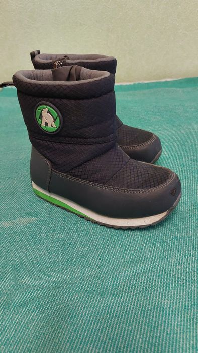 Сапожки 26 размер  ПОДОШВА 17см.Полностью18см.теплые.Кроссовки с Супен