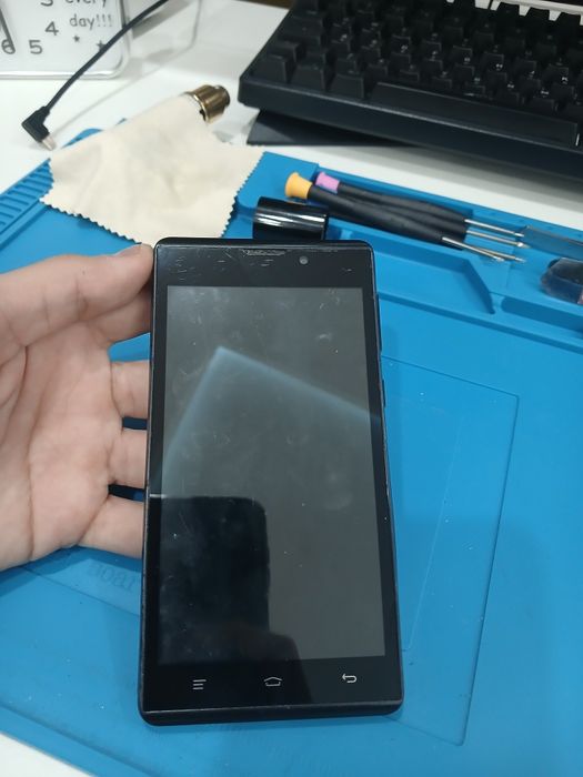 Micromax Q383 в хорошем состаяние не