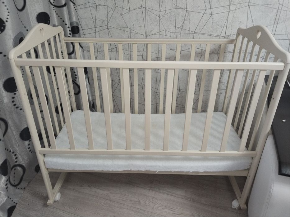 Продам детскую кроватку