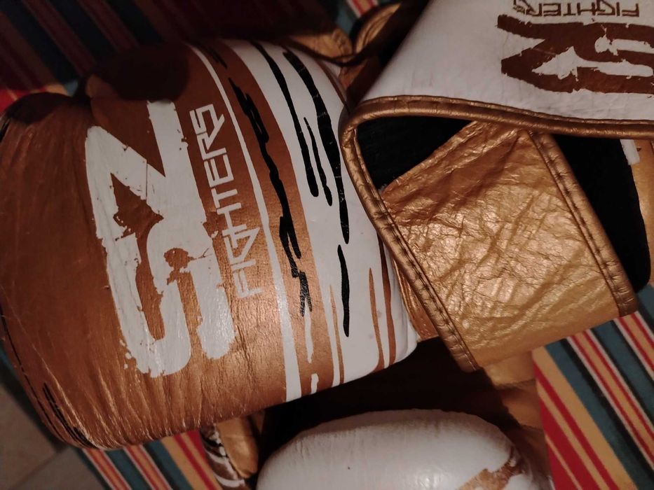 Боксови ръкавици