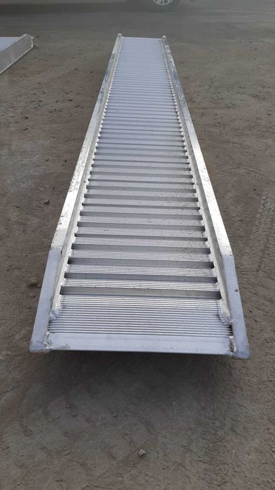 Rampe cu bordura din aluminiu 3,5 m capacitate 9.6 t - Stoc Brasov