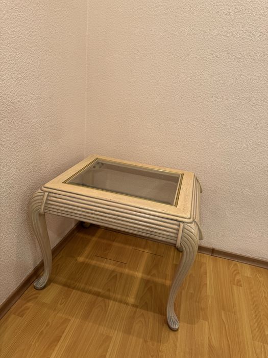 Придиванный столик