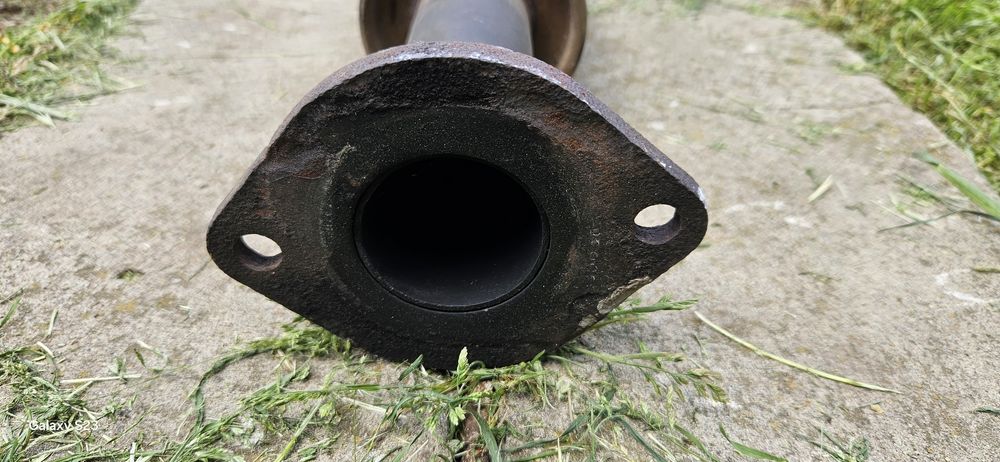 Toba intermediară eșapament