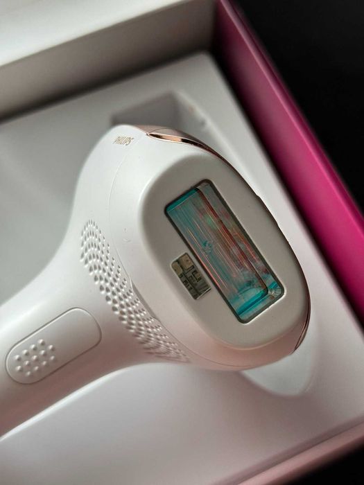Продавам употребяван фотоепилатор Philips Lumea SC1997