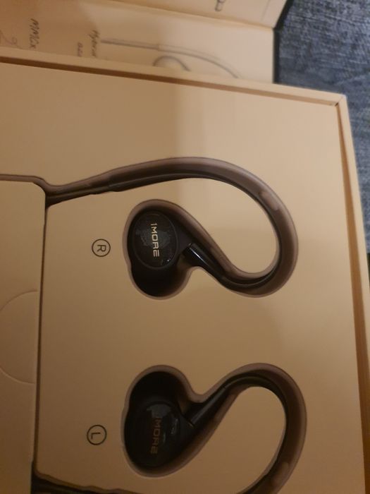 1more căști cu fir