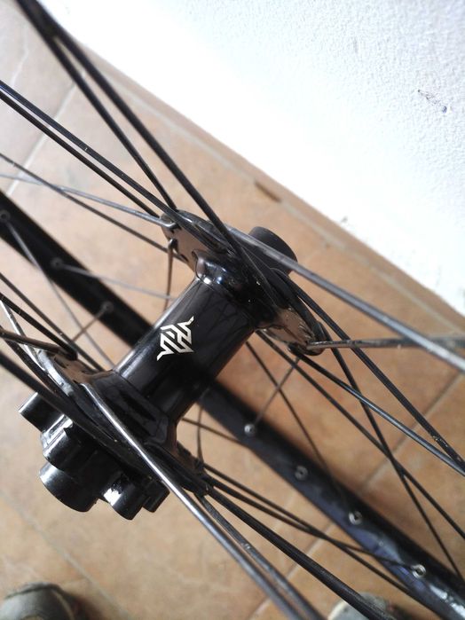 Предна капла шина WTB 27.5" 15x100 23mm, 32 спици, 6 дупки