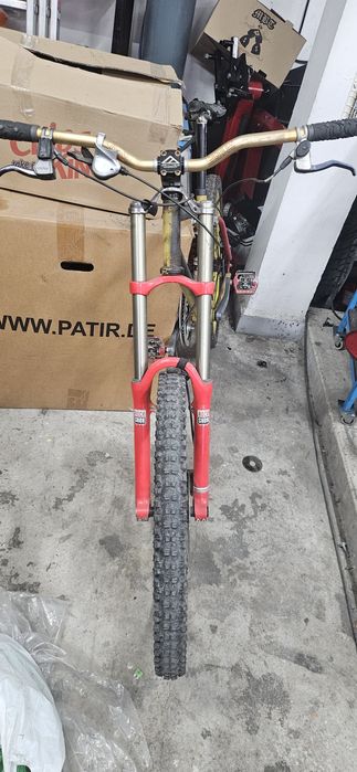 Продавам колело 26 "за скоци Downhill
