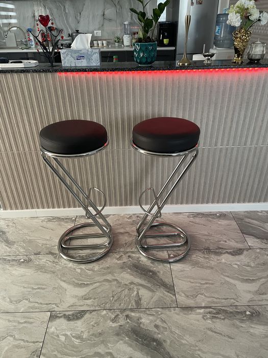 Scaune nefolosite 200 buc