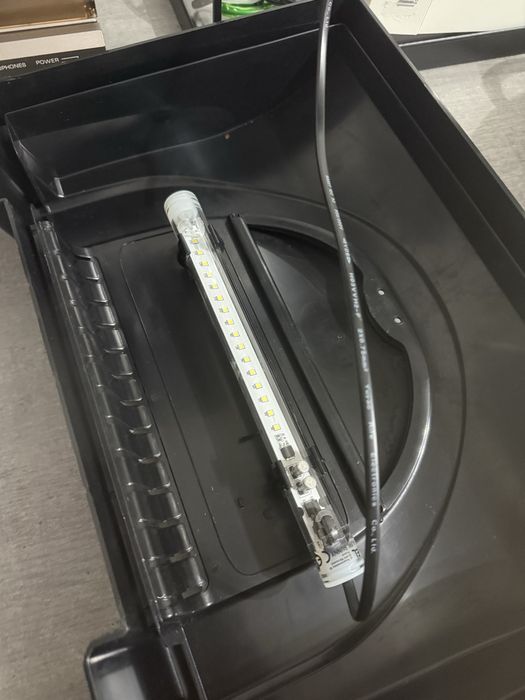 Acvariu dreptunghiular pesti. Incap 25L apa. Este nou.