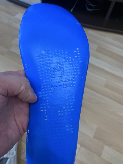 Продам кроссовки Найк оригинал .