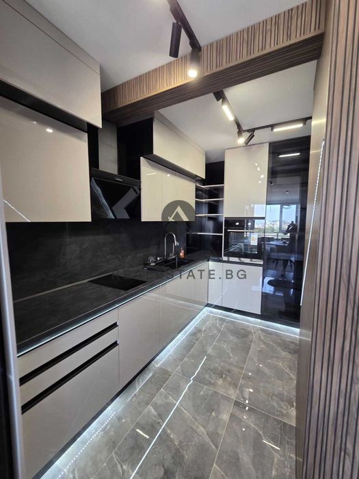 Продава се Тристаен апартамент в Пловдив, Център - 120 кв.м за 2384 €/кв.м - Снимка #2