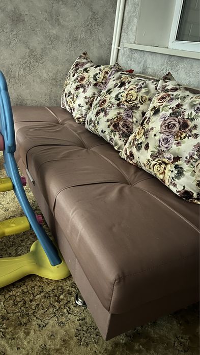 Продам диван тахта