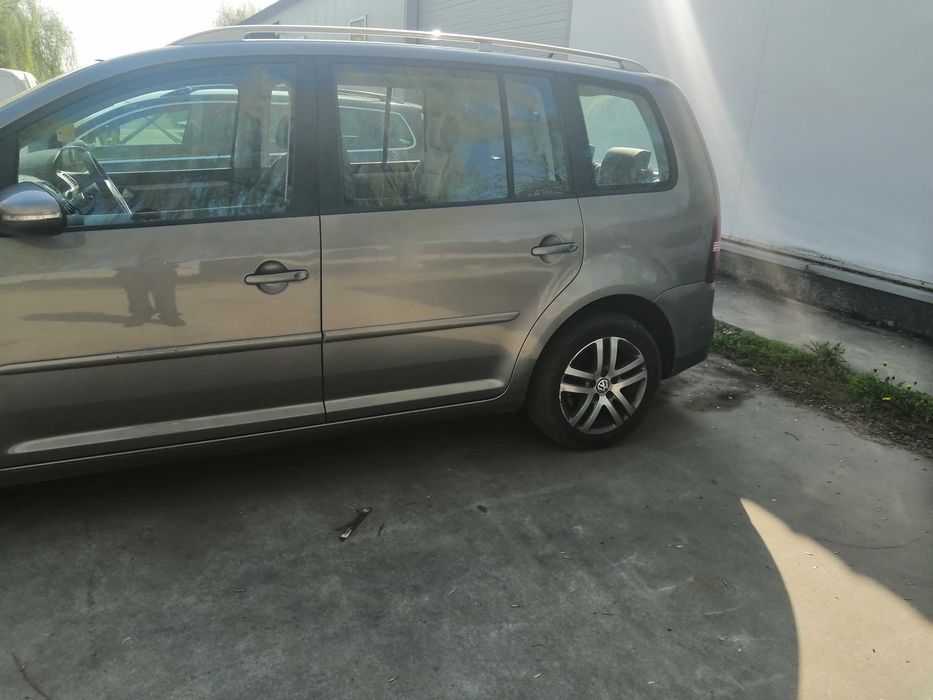 dezmembram volkswagen touran