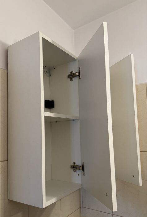 Dulap baie suspendat, alb, cu rafturi