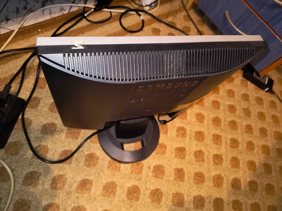 Монитор Samsung SyncMaster 720n