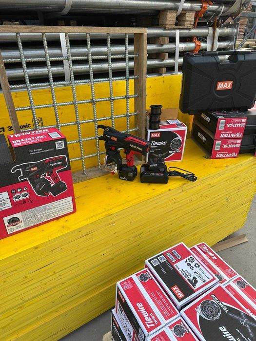 Inchiriez masina legat fier MAX scule picamere pompe de zugravit