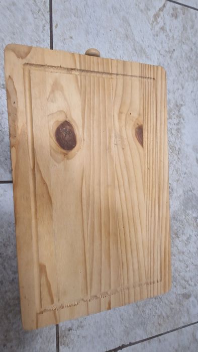 Tocător,cu tot cu tacâmuri