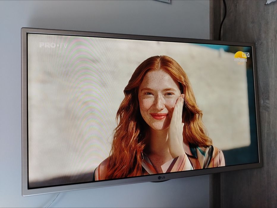 Televizor LED 32inchi 82cm