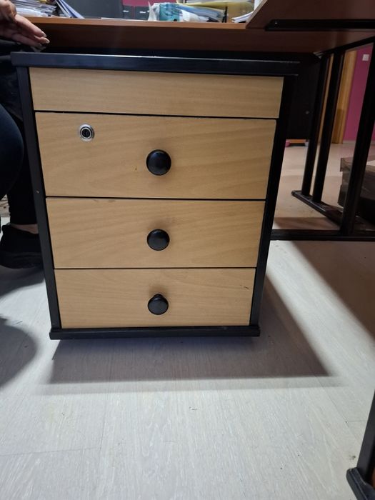 Разпродажба офис мебели