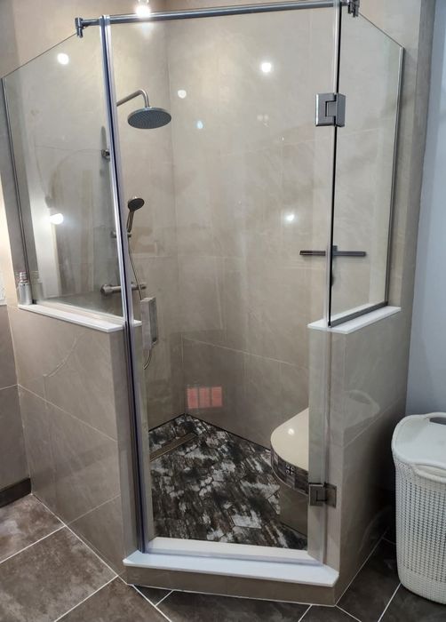 Meseriaș amenajări interioare și reparatii, design interior