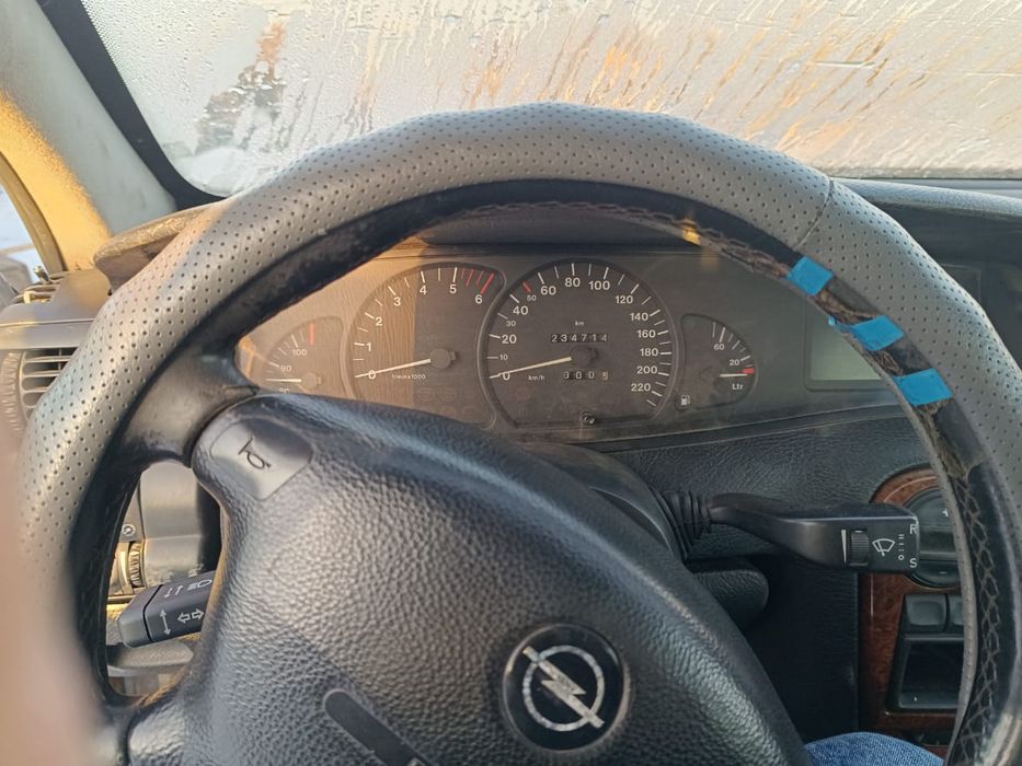 Продам машину Опель омега б.