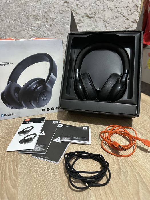 JBL E55BT наушники