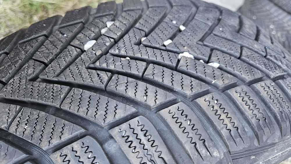 2бр гуми 205 60 16 дот 21 вредещайн