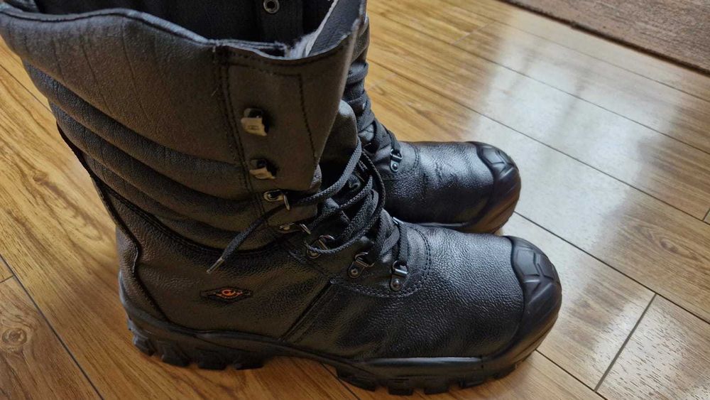 Bocanci  protecție iarnă, cu bombeu și lamelă din oțel, New Cofra Ural