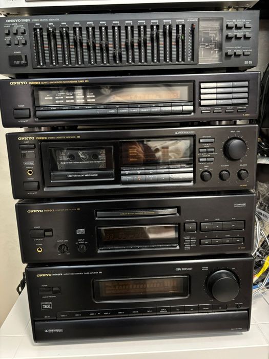 Vînd  aparatura audio