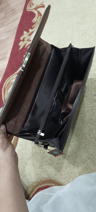 Продам портфель классика