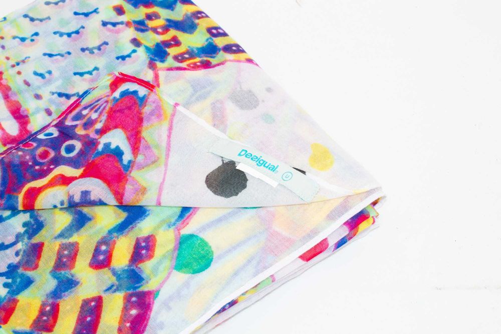 Desigual дамски голям бял шал с многоцветен принт колибри полиестер