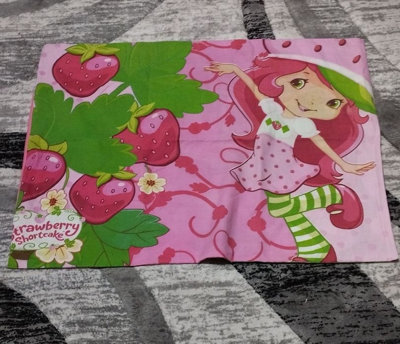 Lenjerie pat capsunica