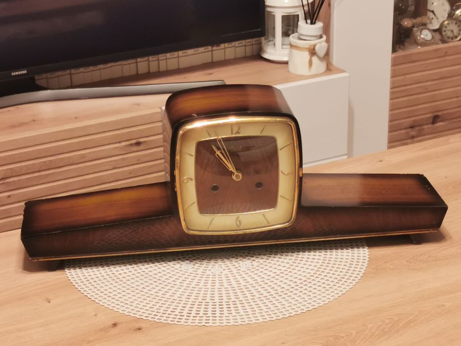 Ceas mecanic vechi de semineu Brand Baduf