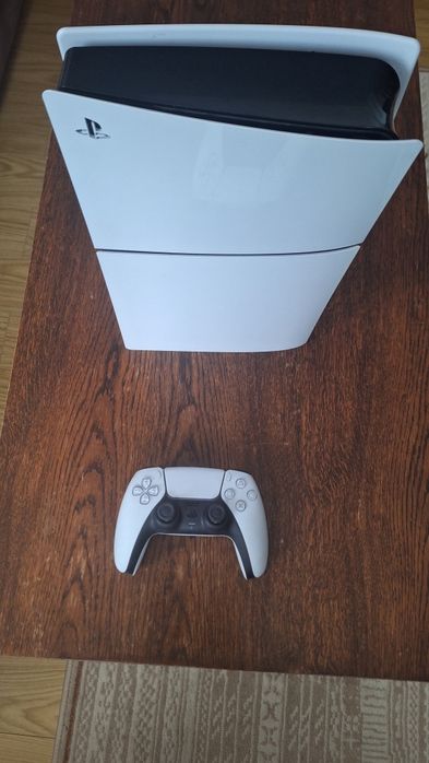 Vând PS5 SLIM de 1 tb