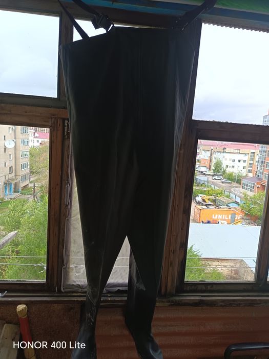 Продам болотныи костюм