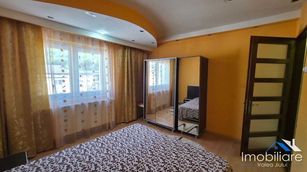 Apartament 3 camere - Lupeni (Barbateni) | 2 balcoane