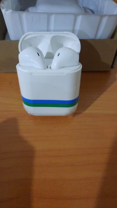 Продам новые беспроводные наушники