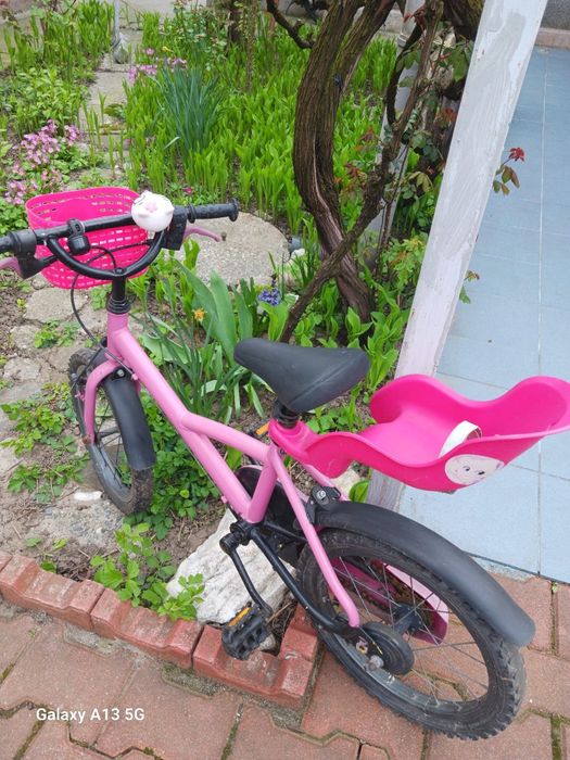 Bicicleta roz pentru copii cu roti pe16
