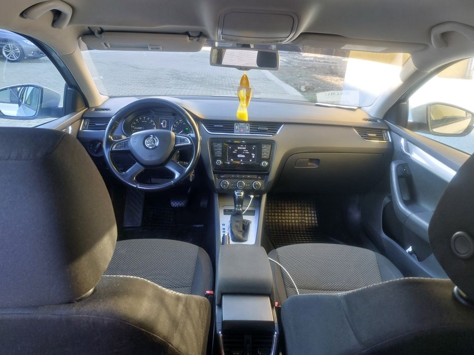 Vând SKODA Octavia III