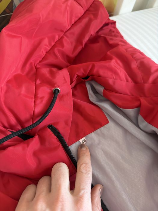 Продам женскую демосезонную куртку