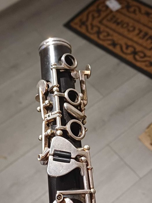 Vand clarinete pentru piese